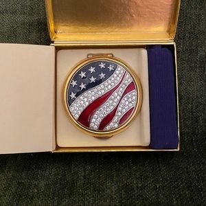 Estée Lauder America the Beautiful Powder Compact